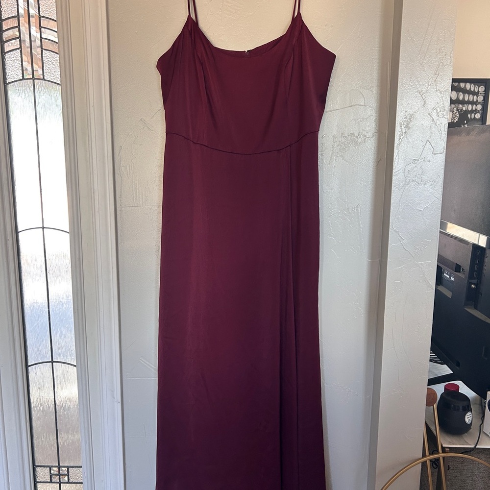 Elegant Burgundy Spaghetti Strap Dress